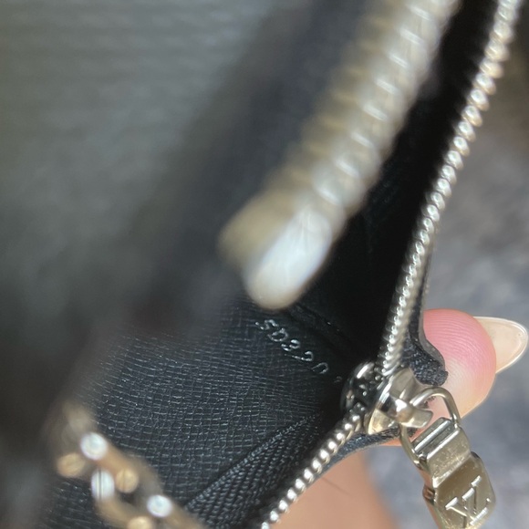 Louis Vuitton Black Damier Graphite Key Pouch - Picture 14 of 15